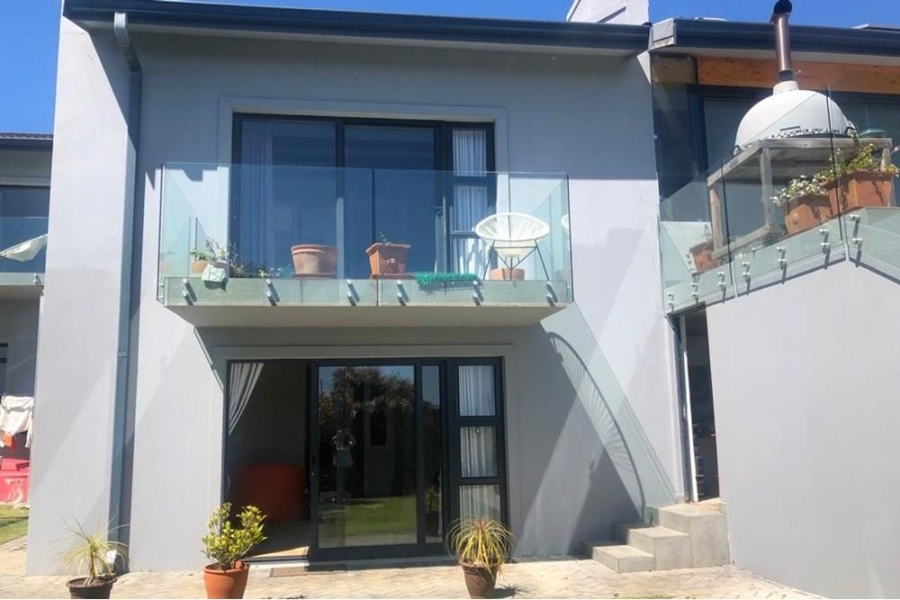 4 Bedroom Property for Sale in Heuwelkruin Western Cape